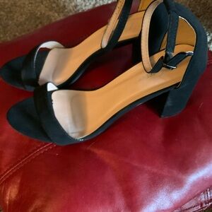 Chic Black Strappy Heels